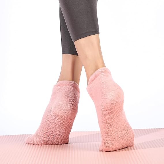 Grip Pilates Socks Non Slip Athletic Yoga Socks with Grips for Women Grippy socks for Hospital Workout Barre
