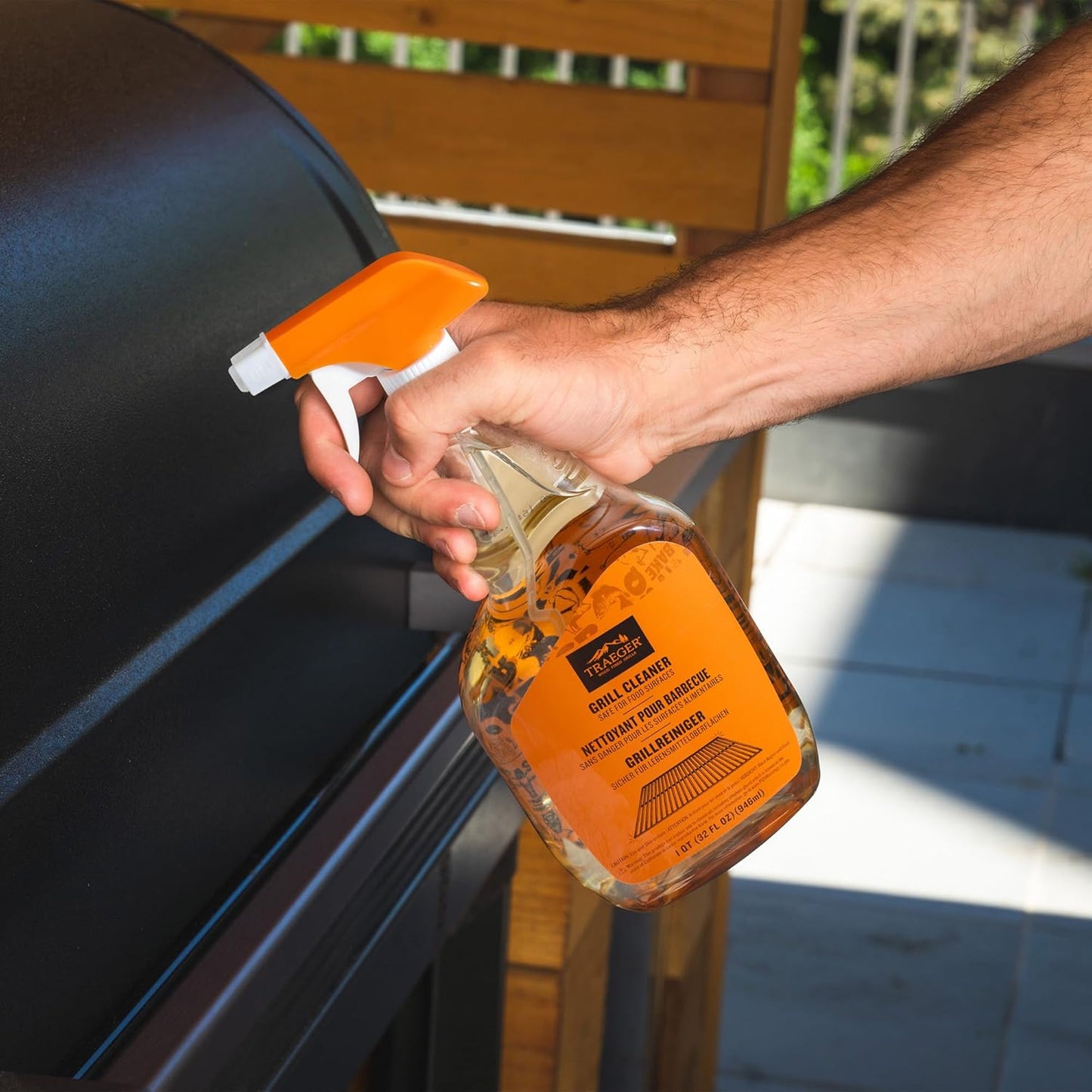 Traeger Grills BAC679 Grill Cleaner Spray Bottle, Grease Cutter, Keep Grill Shiny, No Harmful Chemicals, Citrus Scent, 946ml