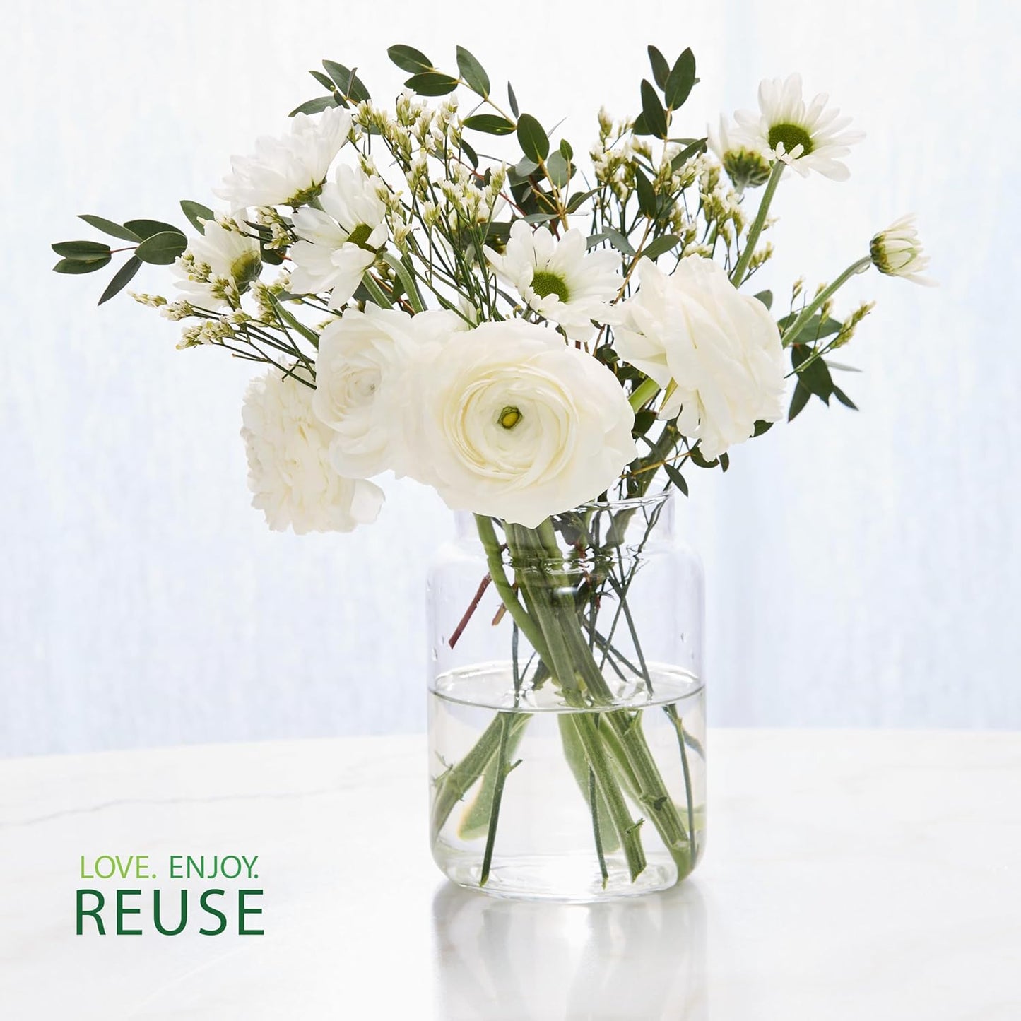 Yankee Candle Large Jar Scented Candle with up to 150 Hour Burn Time, Premium Plant Wax Blend for Consistent Burn, 22 oz Jar Candle with Room Filling Fragrance, Christmas Cookie